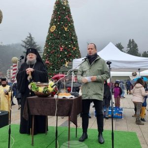 Враца отбеляза Никулден с курбан, базар с пълнени шарани и игри