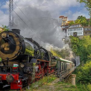 Коледни влакове ще зарадват почитателите на жп транспорта