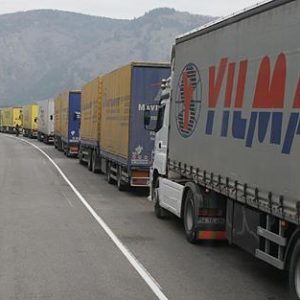 Протест във Видинско срещу тежкотоварния трафик блокира пътя към Дунав мост 2